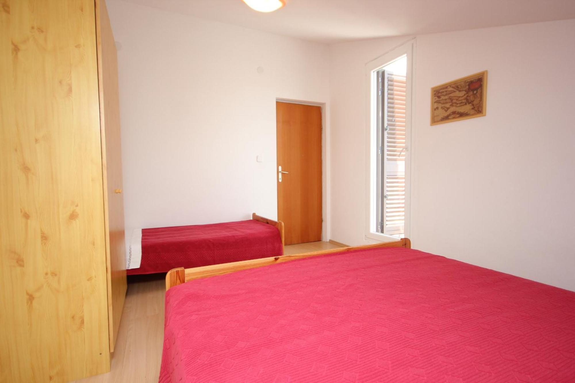 Apartments With A Parking Space Zavala, Hvar - 8912 Номер фото
